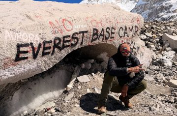 Separovo dielo je preč. Nepálci si s ním poradili ohňom a kladivami, za odmenu žiadajú Tatranský čaj a borovičku
