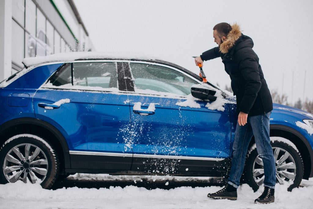 auto, auto moto, námraza, sneh, zima, čistenie auta, tipy a triky, čistenie auta