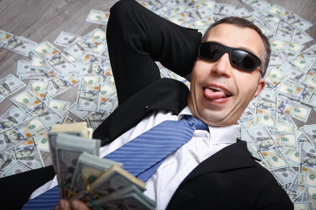 Ruský robotník po účtovnej chybe dostal miliónové prémie. Zamestnávateľ na neho tlačí, aby tieto peniaze vrátil.