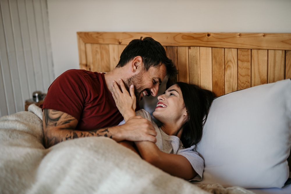 Takto ľudia dávajú polovičkám najavo chuť na milovanie