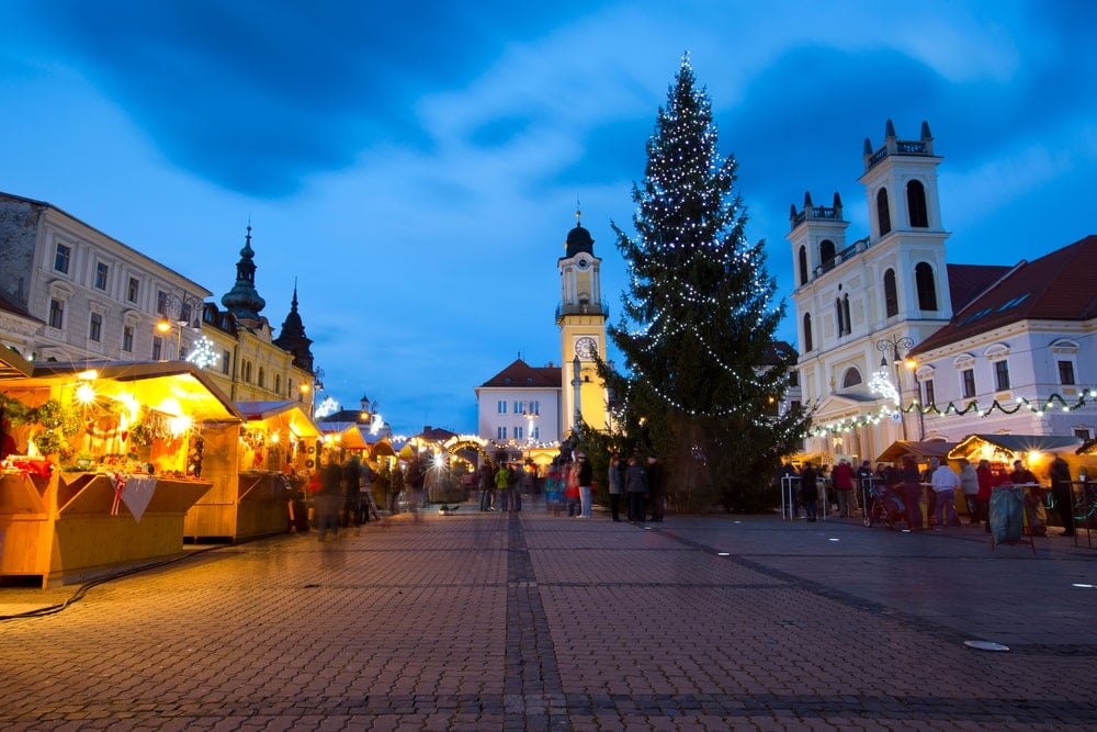Slovensko sa zmení na krajinu svetielok a punču. Vieme presné termíny vianočných trhov po celom Slovensku