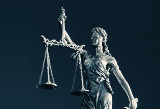 žena práca súd prípad