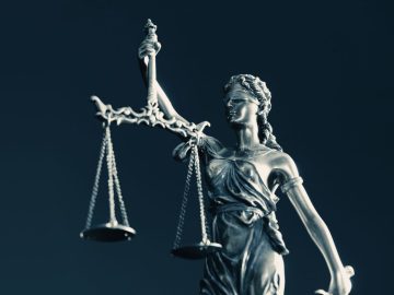 žena práca súd prípad