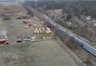 Ďalšia nehoda na trati. Rýchlik sa zrazil s osobným vlakom, desiatky ľudí utrpelo zranenia