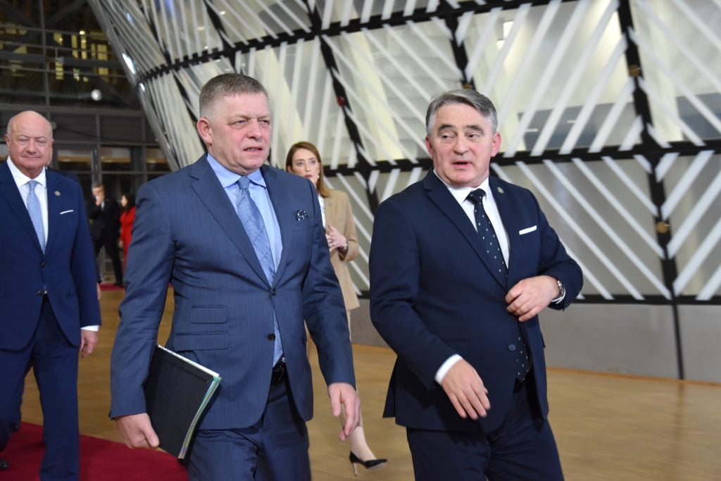 Vládny špeciál SR, ktorým bol do Bruselu dopravený premiér Robert Fico, mal nehodu. Po posúdení škôd uznali, že nie je letuschopný.