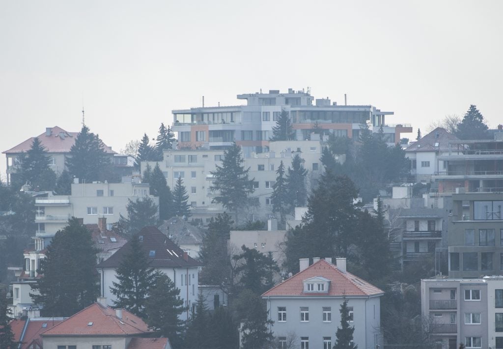 Premiérov syn Michal Fico si kúpil ďalší byt - bez hypotéky. Nie je jasné, odkiaľ na nehnuteľnosť zobral peniaze.