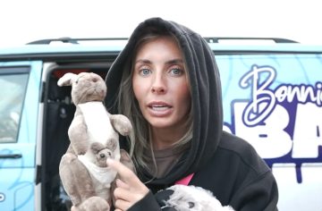 Kontroverzná Bonnie Blue už do dodávky nikoho nenaláka. Úrady ju deportujú z Bali, to však nie je všetko