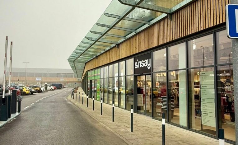 brána obchodné centrum retail park obchody značky