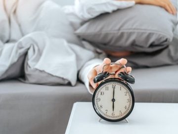 budík prebudenie vstávanie ľudský mozog