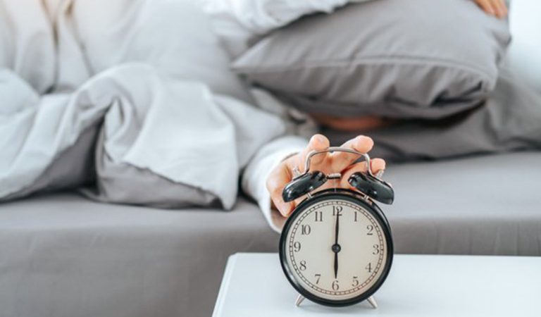 budík prebudenie vstávanie ľudský mozog