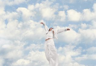 cloud dancer farba roka 2025 farba news pantone