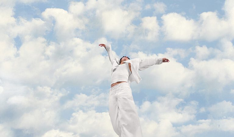 cloud dancer farba roka 2025 farba news pantone