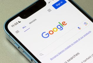 Google odhalil, čo ľudia najviac hľadali v roku 2025. Svet googlil úplne iné veci, než by si čakal