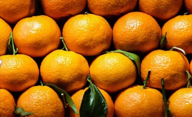 mandarinky mandarínka šúpanie jedenie