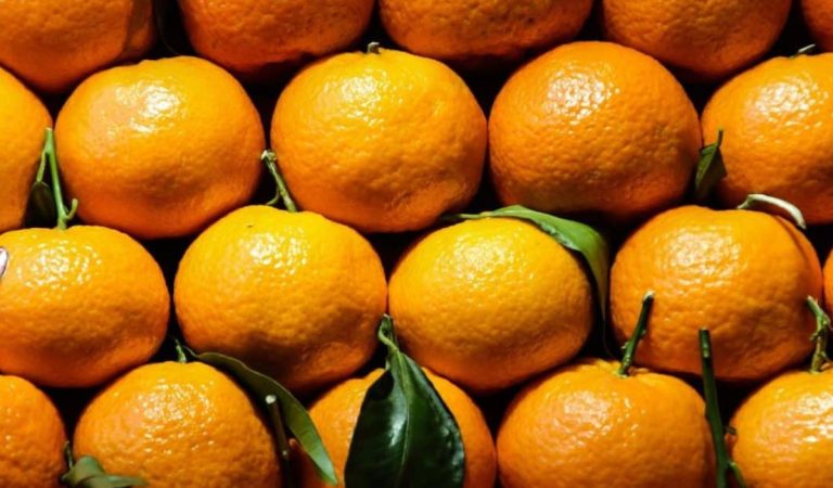 mandarinky mandarínka šúpanie jedenie