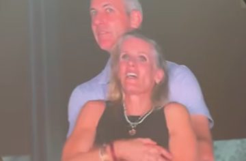 Žena zo škandálu na koncerte Coldplay konečne prehovorila. Deti sa za ňu hanbia, priznáva