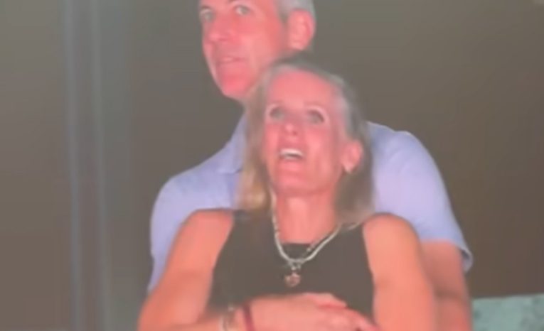 coldplay koncert škandál