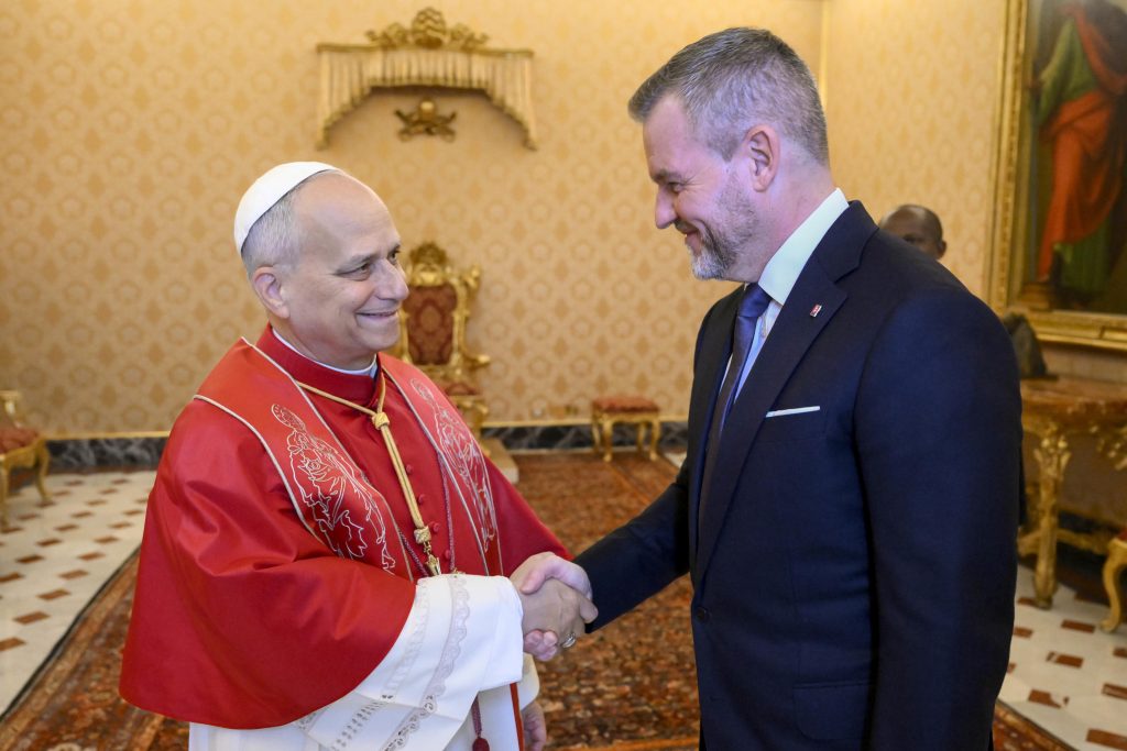 Wikipédia zverejnila rebríček najčítanejších článkov za rok 2025. Azda neexistuje lepší prehľad najdôležitejších tém roka.