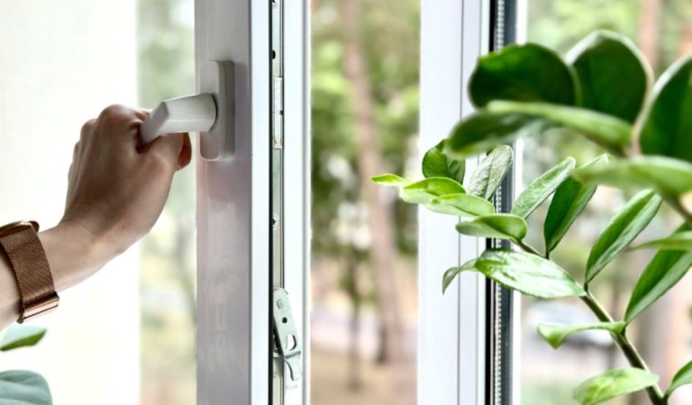 Nastavenie okien v zime: jednoduchý trik, ako znížiť náklady na vykurovanie