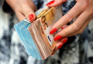 peniaze úvery hypotéky slovensko slováci banky