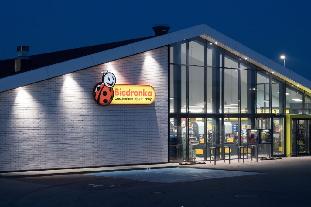 Populárny poľský obchodný reťazec Biedronka otvára novú predajňu na Slovensku. Tešiť sa na ňu môžu obyvatelia malého mesta.