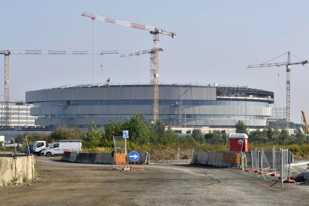 Hokej na budúcoročnej olympiáde je ohrozený. Aréna, v ktorej by sa zápasy mali odohrávať, stále nie je dokončená.