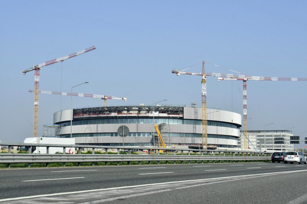 Hokej na budúcoročnej olympiáde je ohrozený. Aréna, v ktorej by sa zápasy mali odohrávať, stále nie je dokončená.