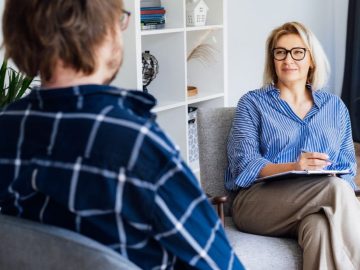 Ľudia sa podelili o životné múdrosti od svojich psychológov, ktoré im úplne zmenili pohľad na svet