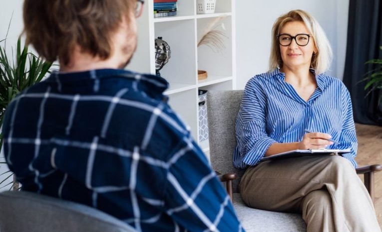 Ľudia sa podelili o životné múdrosti od svojich psychológov, ktoré im úplne zmenili pohľad na svet