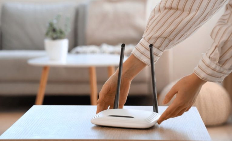 Je tvoj internet pomalý? Možno za to môže nevhodné umiestnenie routera, na tieto miesta ho nikdy neukladaj