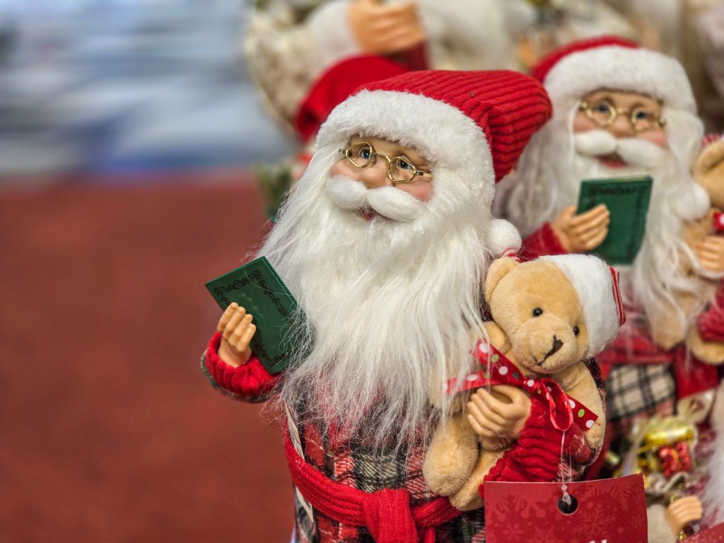 Vianočná výzdoba je disciplína, v ktorej sa mnohí Slováci dopúšťajú chýb. Snažia sa, ale aj tak im to jednoducho nevychádza.