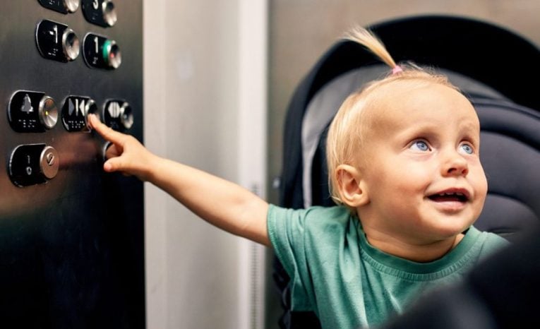 "Oci, aj ty máš chlpy tam, kde cikáš?"