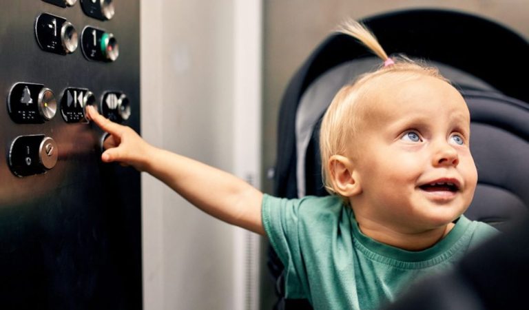 "Oci, aj ty máš chlpy tam, kde cikáš?"