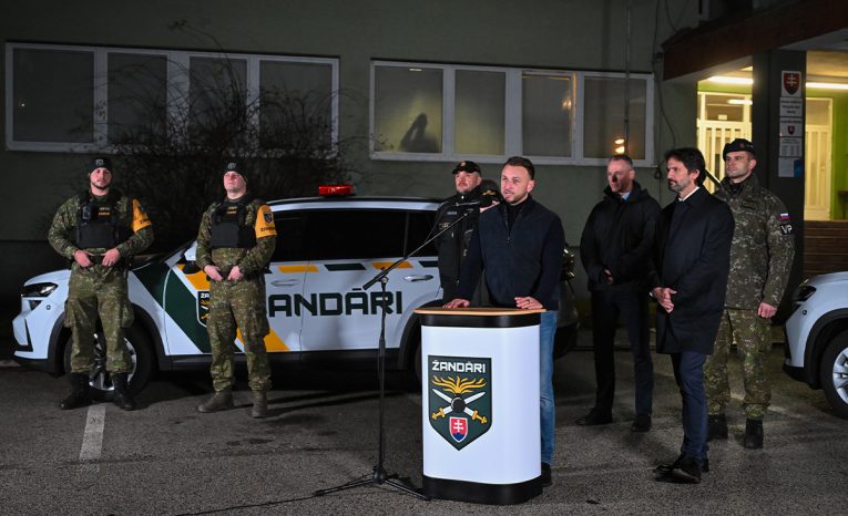 žandári slovensko slováci kaliňák eštok