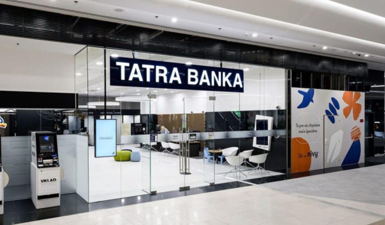 banka tatra banka slovensko zmeny seniori študenti mladí ľudia peniaze