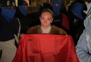 bonnie blue útočí kontroverzia kráľovná obscénnosti bali indonézia škandál