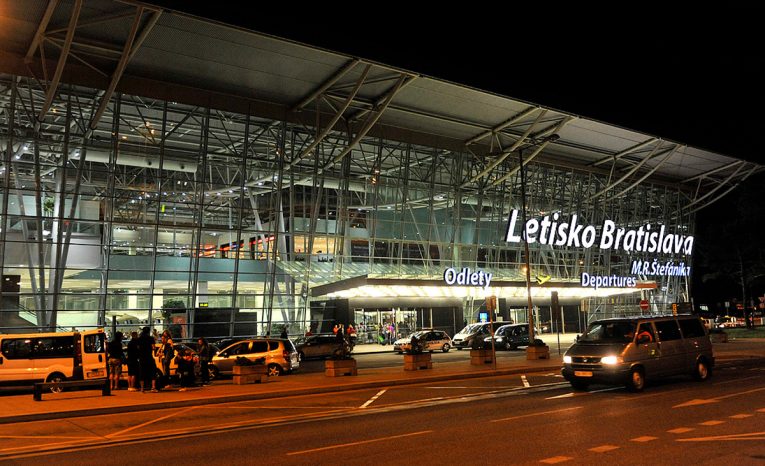 bratislavské letisko lety ľudia cestovanie novinky investícia