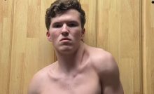 crooked man zvonár u matky božej svalnatý muž polovica tela telo ľudia viral