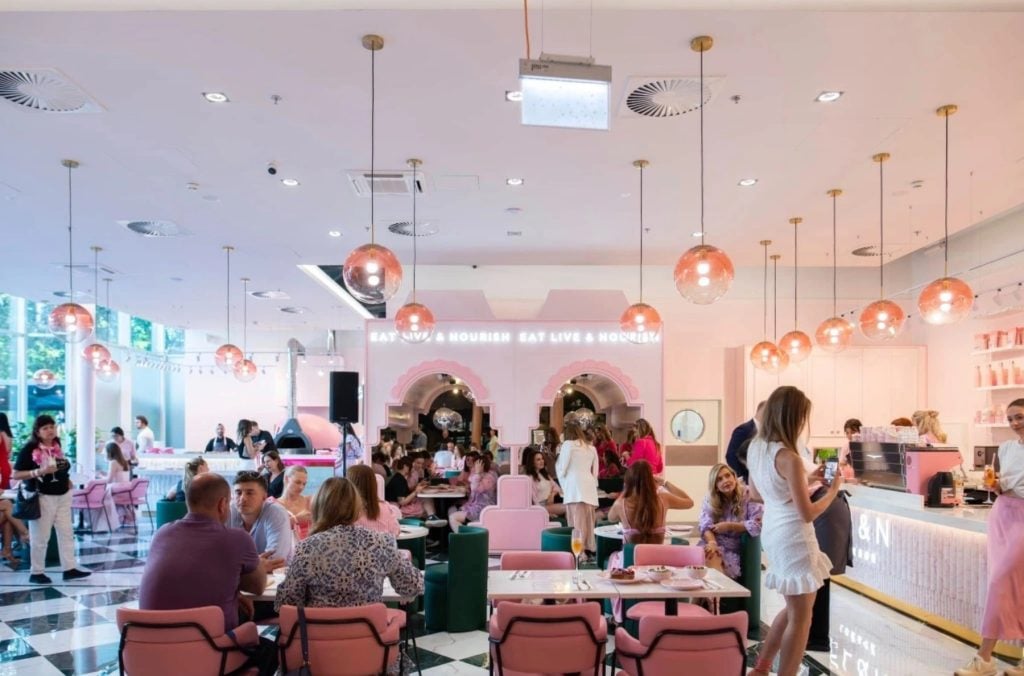 kaviareň, známa značka končí, Aupark, Bratislava, Slovensko, EL&N