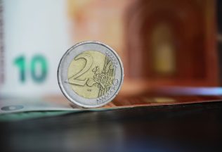 Biznis roka? Slovák si pýta za svoju zbierku dvojeurových mincí 1 550 eur