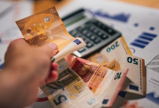 Známy obchod pred pár rokmi slávil rekordné úspechy. Dnes sa topí v problémoch a exekúciách