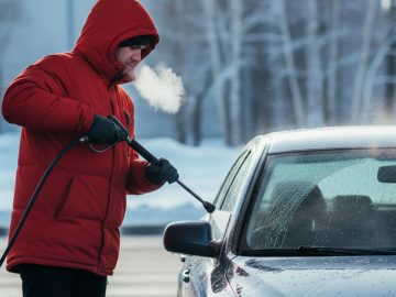 Ako umývať auto v zime? Túto chybu možno robíš aj ty