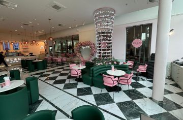 Krásny dizajn, prázdne stoly. Známa kaviareň to na Slovensku zabalila, končí v konkurze