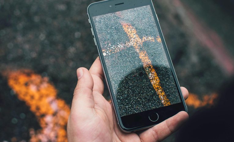 operátori telefóny telefón ľudia slovensko zahraničie slovák peniaze faktúry