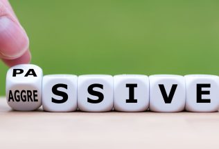 Vety, ktoré znejú nevinne, ale v skutočnosti sú pasívno agresívne