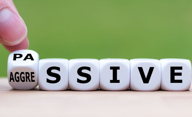 Vety, ktoré znejú nevinne, ale v skutočnosti sú pasívno agresívne