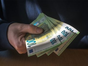 peniaze dane zárobok štát ľudia