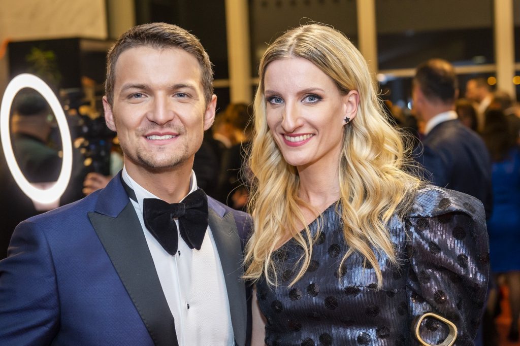 Adela Vinczeová, Viktor Vincze, celebrity, odchod do zahraničia, TV a Media