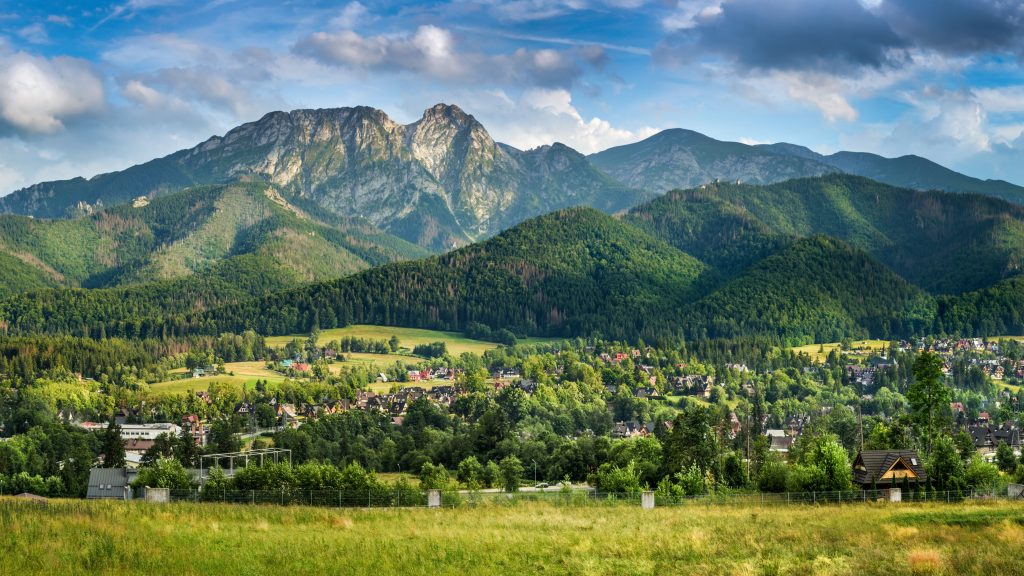 Na sociálnych sieťach sa objavili zábery kôp odpadkov, ktoré zvýšia tlak každému milovníkovi prírody. Tatry bojujú so znečistením.