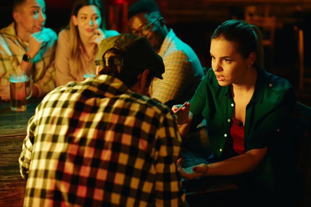 Muži sa delia o príhody so ženami, ktoré by radšej nestretli